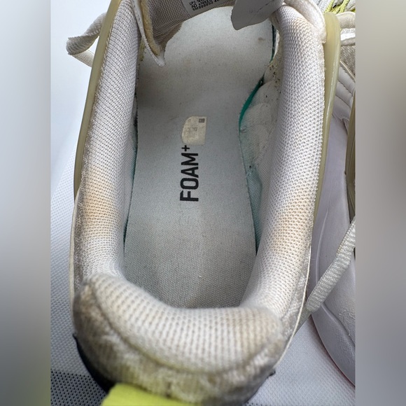 🔥 Women's Puma White and Mint Green Sneakers - Picture 8 of 11